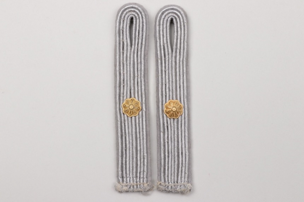 Third Reich DRK shoulder boards - Hauptführer