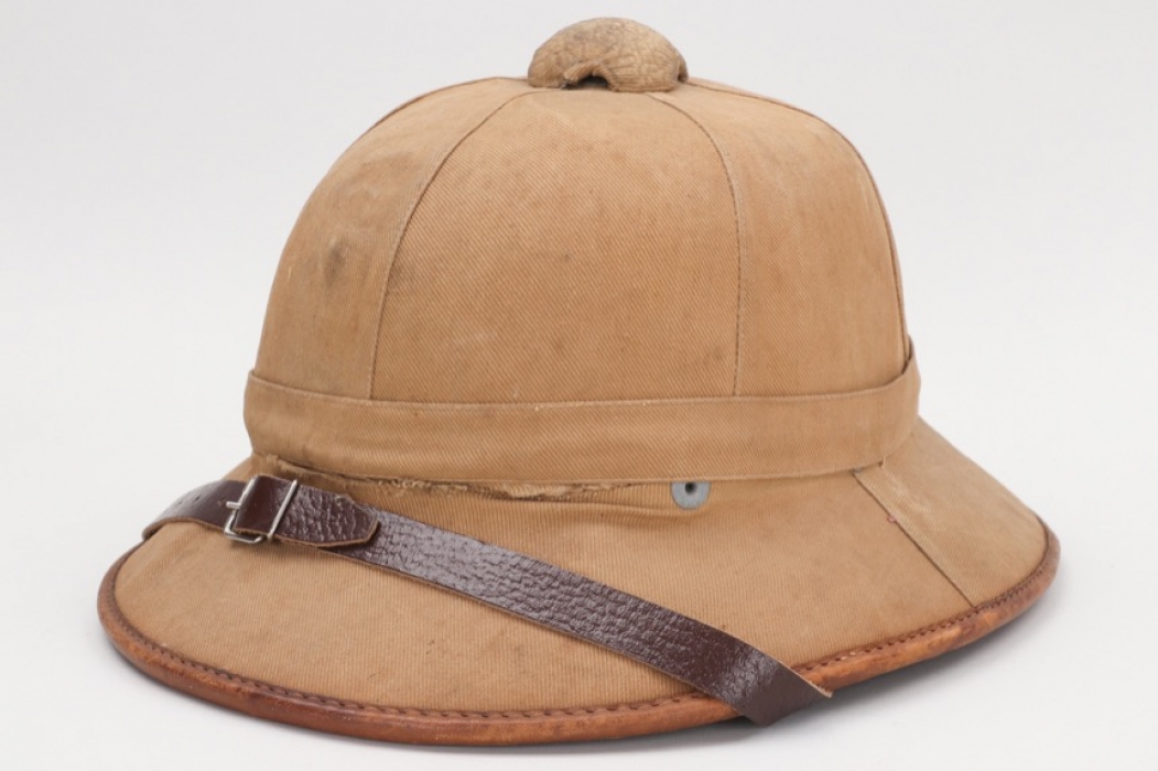 Heer tropical pith helmet