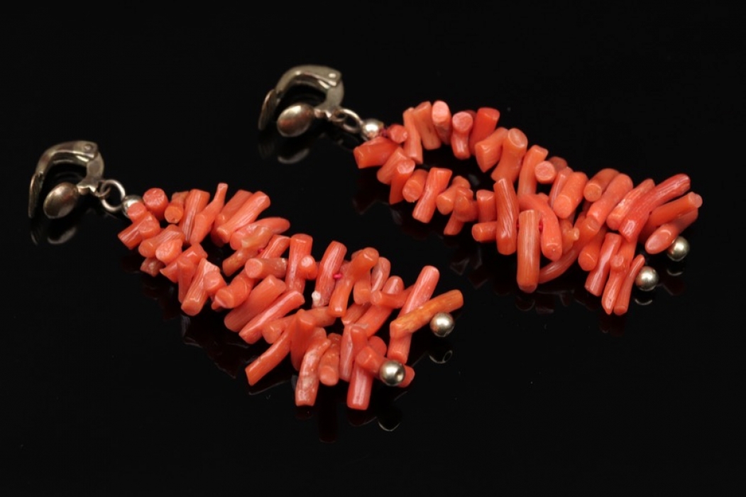 Coral clip earrings