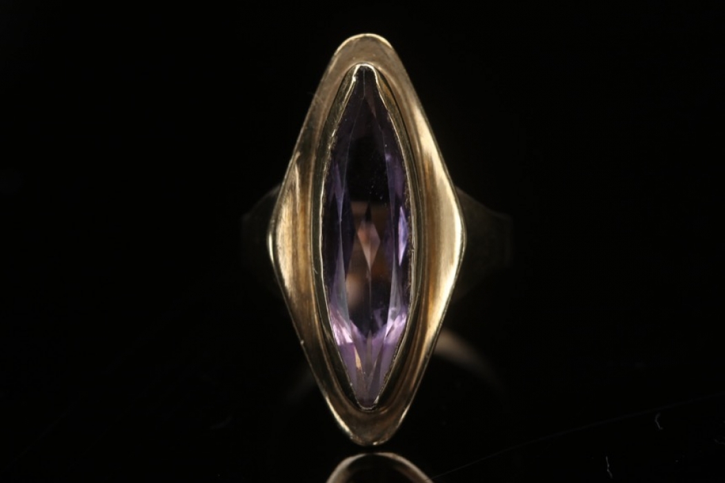 Golden ring with amethyst in an elongated-oval-cut