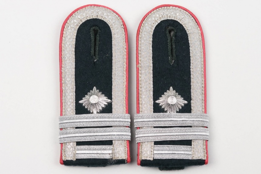 Heer Panzerjäger shoulder boards for a Fähnrich