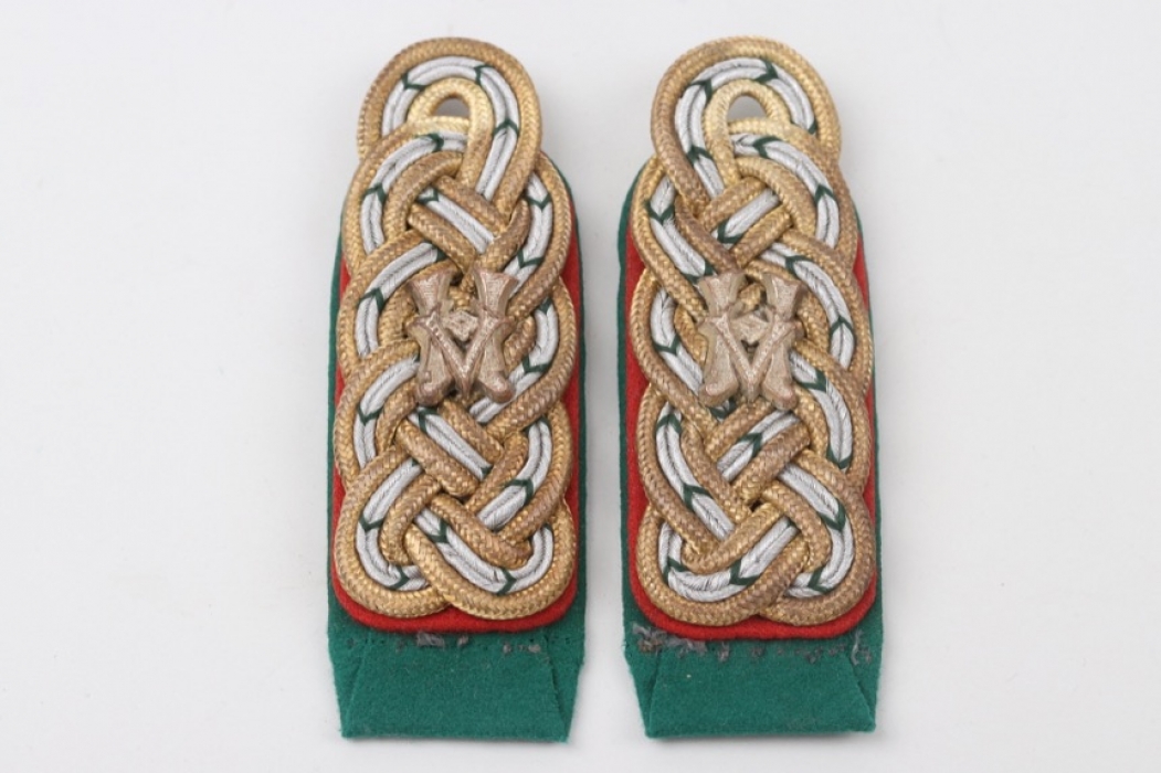 Heer administration shoulder boards for a Ministerialdirigent (Generalmajor)