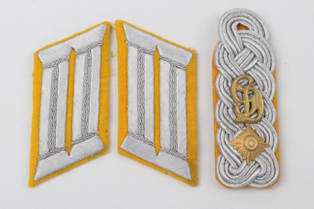 Panzer-Aufklärungs-Abt. "Großdeutschland" insignia set for an Oberstleutnant