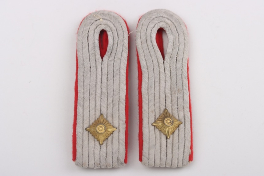 Heer Artillerie shoulder boards for an Oberleutnant