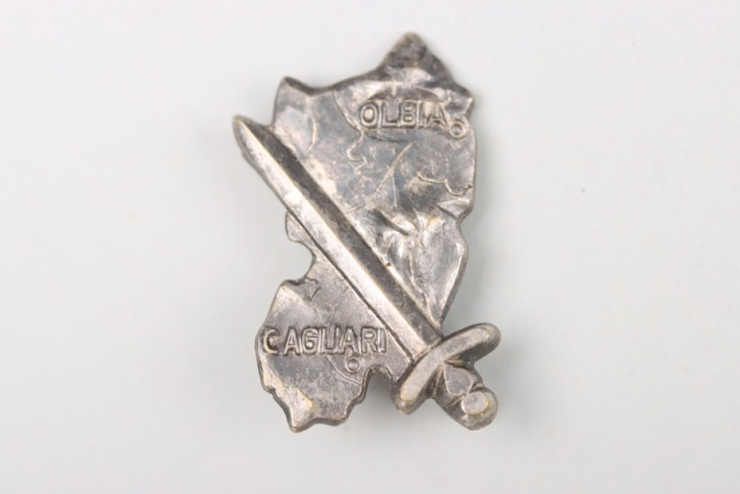 Sardinia Shield cap badge