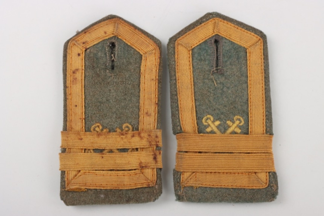 Kriegsmarine Schiffstammabteilung shoulder boards for an Oberfähnrich