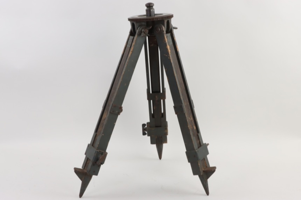 Wehrmacht tripod with sprocket