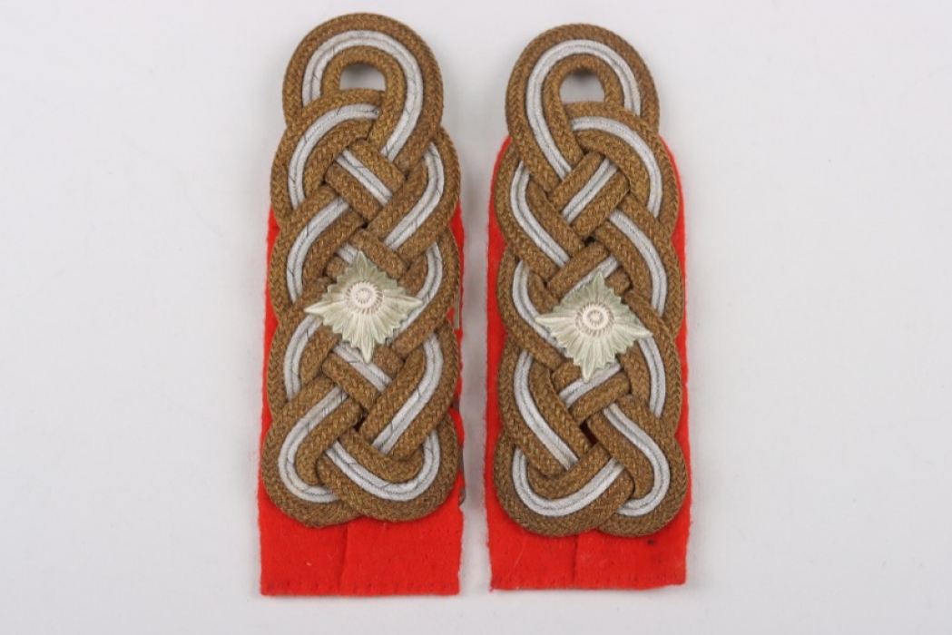 Heer shoulder boards for an Generalleutnant