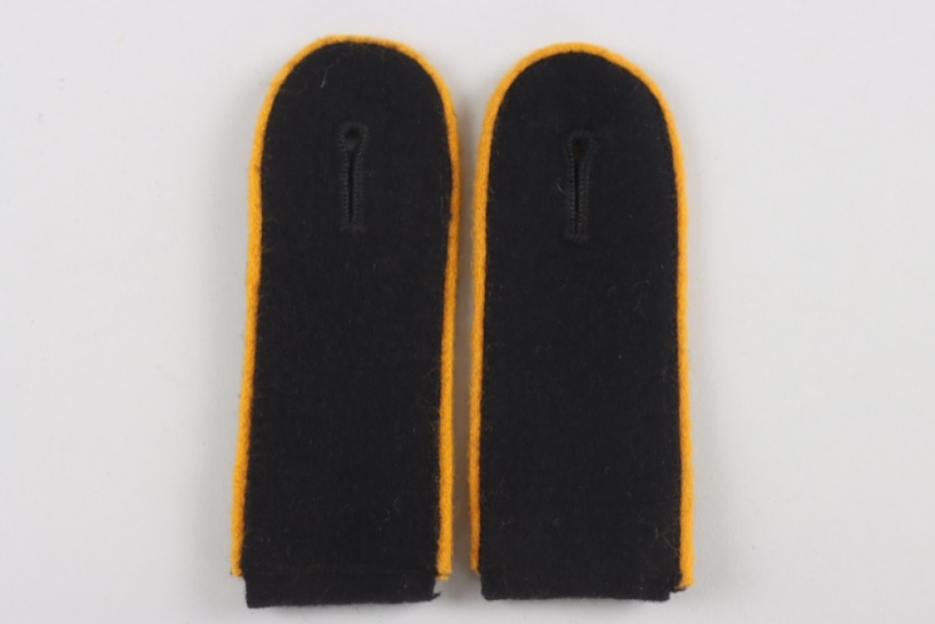 Heer shoulder straps for EM of a Panzer Aufklärungs Abteilung