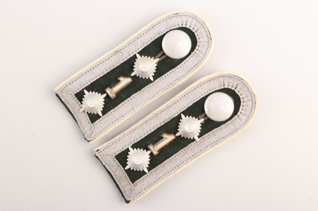 Shoulder Boards - Feldwebel in the 1st Infantry Regiment