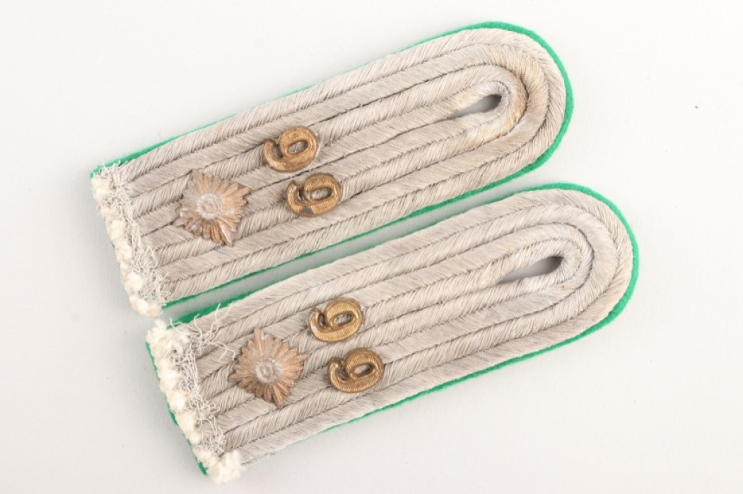 Shoulder Boards - Oberleutnant in the 99th Gebrigsjäger Regiment