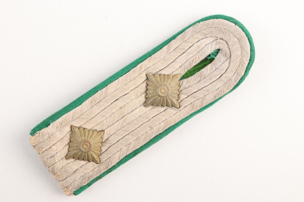 Shoulder Board - Oberleutnant in a Mountain Regiment