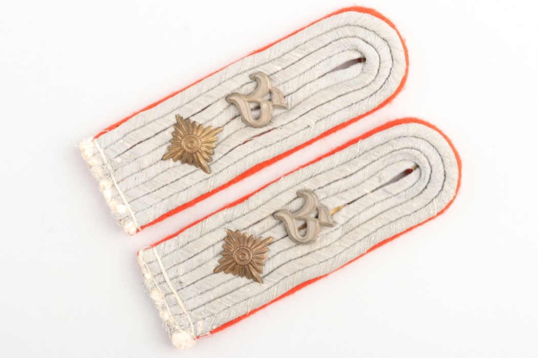 Shoulder Boards - Oberleutnant "Observer" in an Artillery Regiment