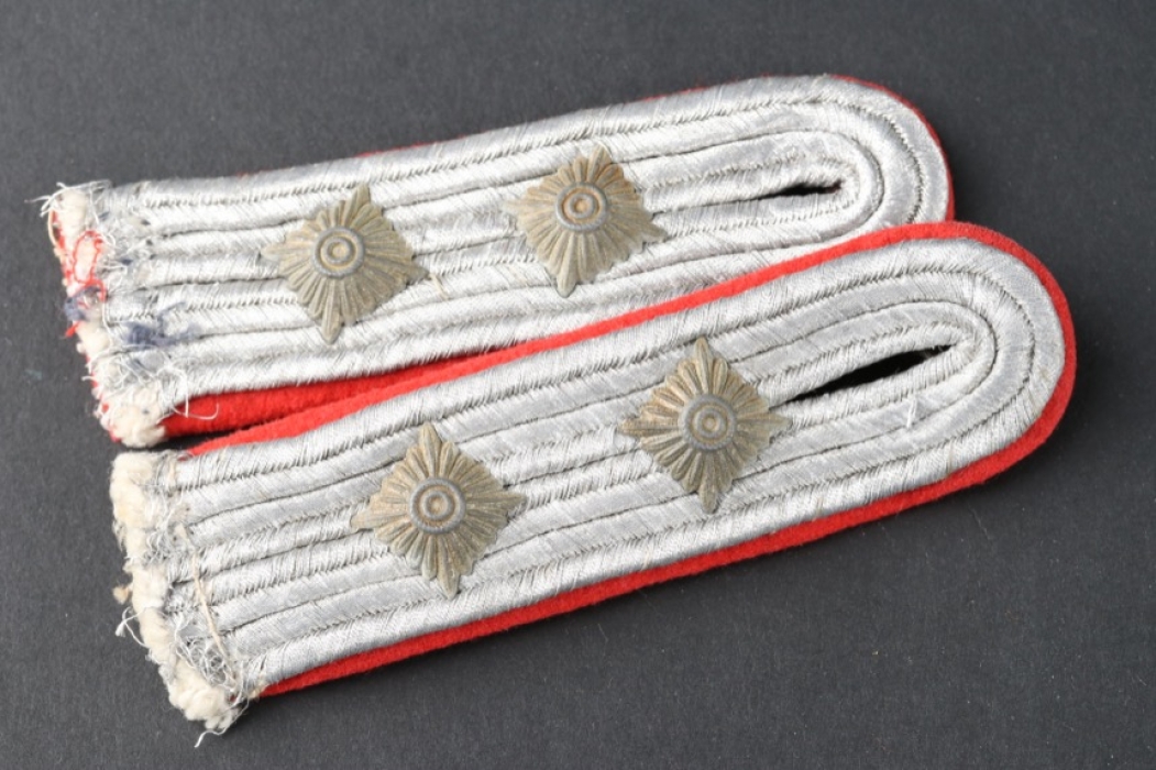 Shoulder Board - Hauptmann in a Artillery Regiment