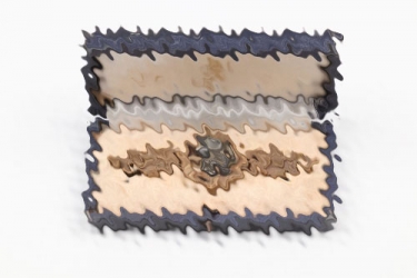 Squadron Clasp for Aufklärer (Juncker) in bronze + case