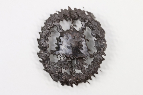 WW1 Wound Badge in black - cut-out