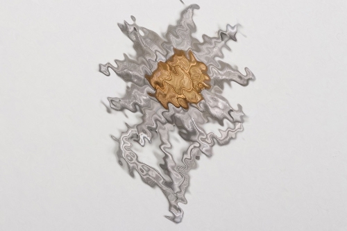 Gebirgsjäger Edelweiss cap badge