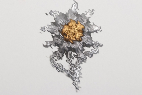 Wehrmacht Gebirgsjäger Edelweiss cap badge