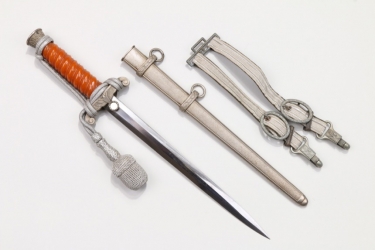 Heer officer's dagger with hangers & portepee