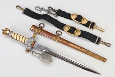 Kriegsmarine officer's dagger with hangers & portepee - ALCOSO