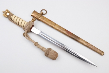 Kriegsmarine officer's dagger with portepee