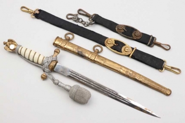 Kriegsmarine officer's dagger with hangers & portepee - Eickhorn