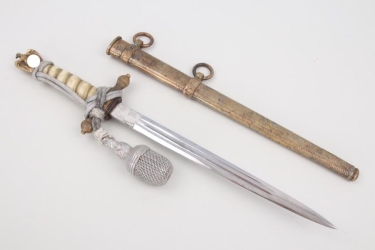 Kriegsmarine officer's dagger with portepee - depot piece