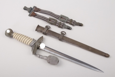 Luftwaffe officer's dagger with hangers & portepee