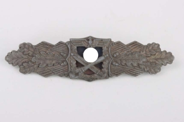 Close Combat Clasp in bronze