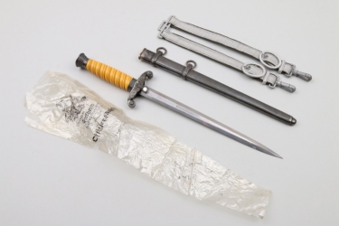 Heer M35 officer's dagger + celluloid package 