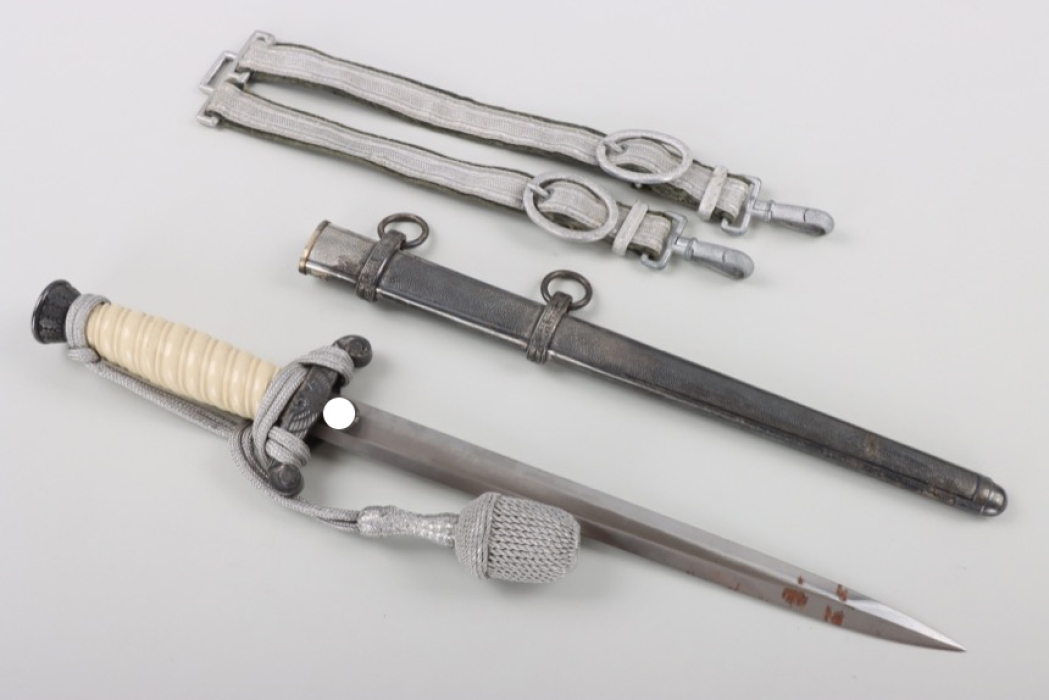 Heer officer's dagger with hangers and portepee