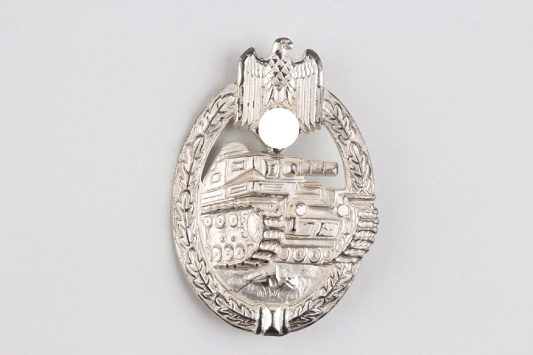 Tank Assault Badge in silver - Petz & Lorenz 