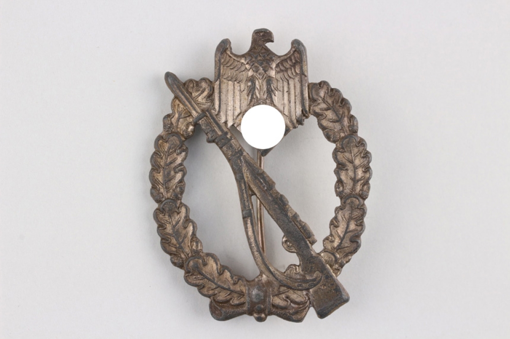 Infantry Assault Badge in silver