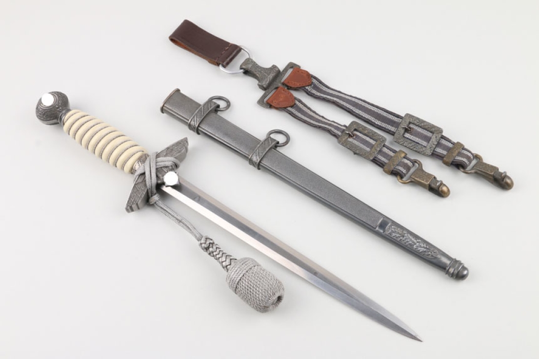 Luftwaffe officers dagger Höller with hangers & portepee 