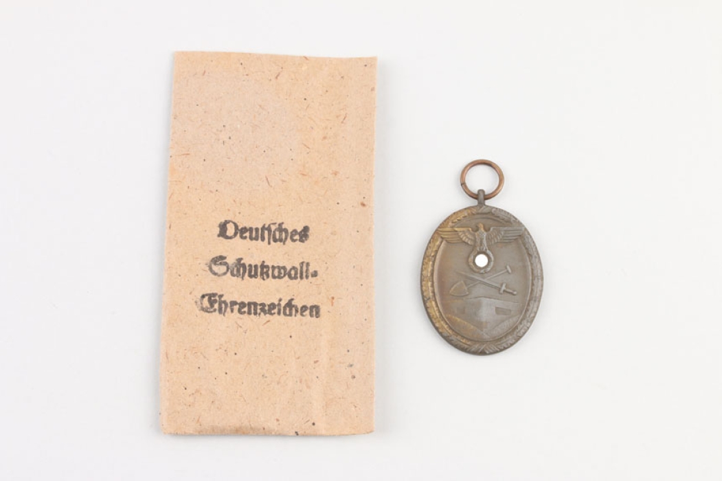 Westwall Medal in POELLATH bag 