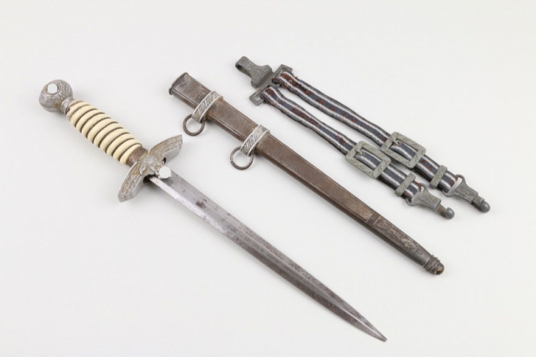 Luftwaffe officer's dagger with hangers 