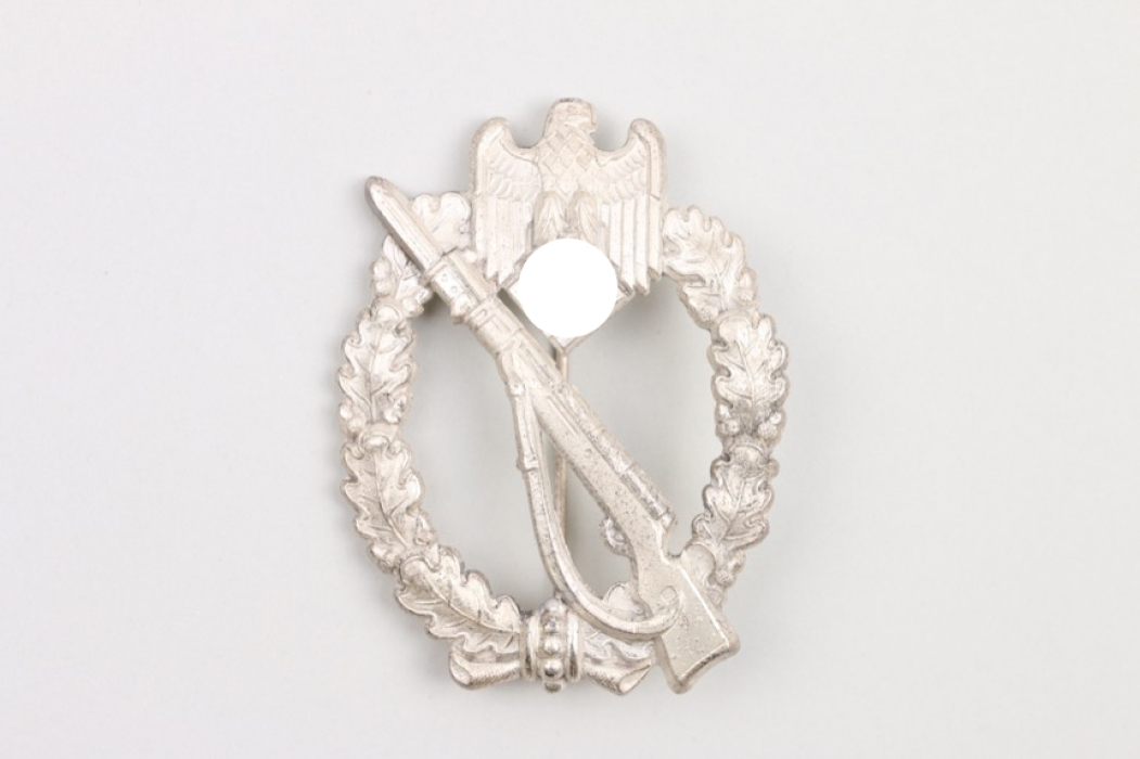 Infantry Assault Badge in silver - unworn 