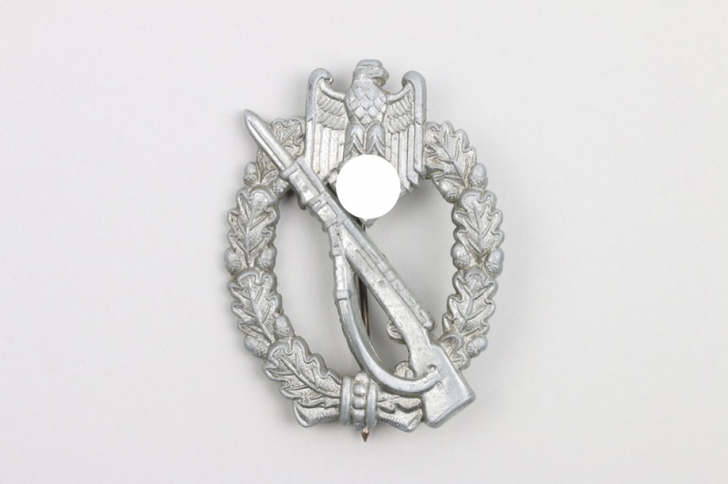 Infantry Assault Badge in silver - 4-rivet