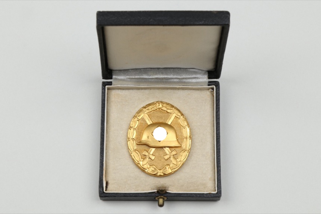 Wound Badge in gold in case (Hauptmünzamt Wien)