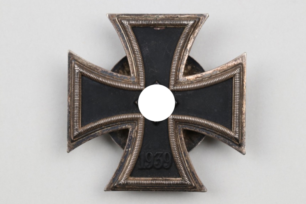 1939 Iron Cross 1st Class L/52 on screw-back