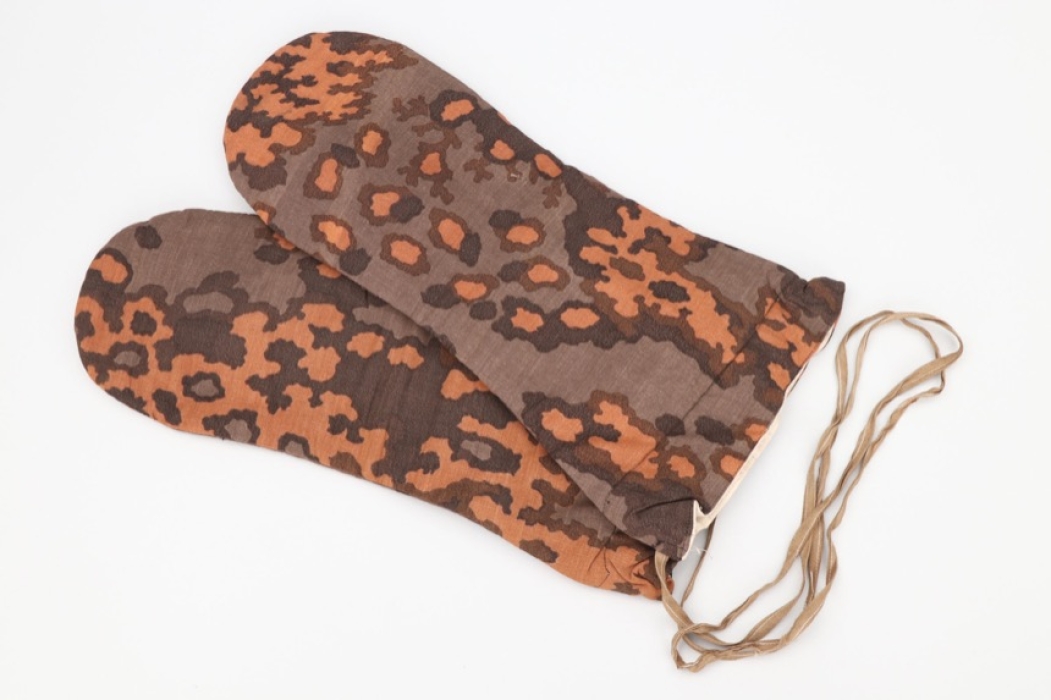 Waffen-SS camo reversible winter mittens