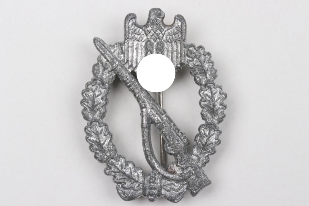 Infantry Assault Badge in silver