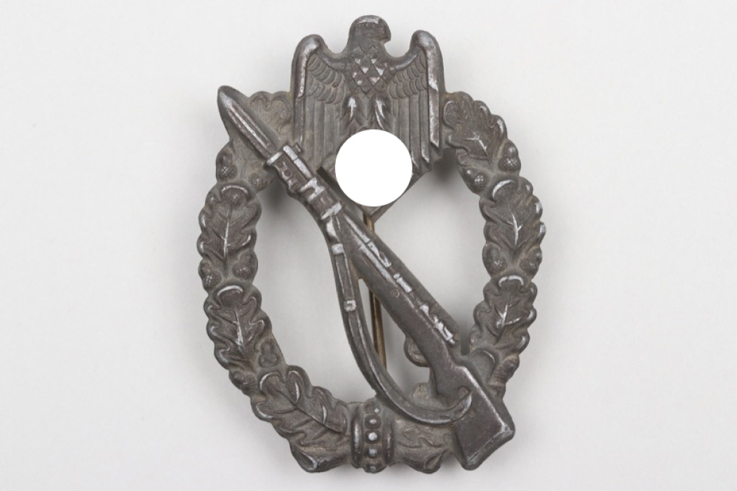 Infantry Assault Badge in silver - semi-hollow