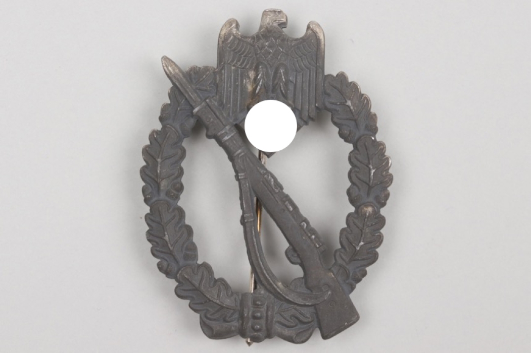 Infantry Assault Badge in silver - semi-hollow