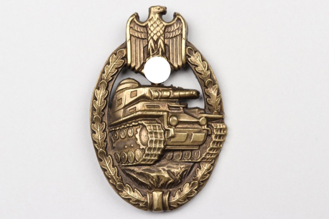 Tank Assault Badge in bronze (tombak)