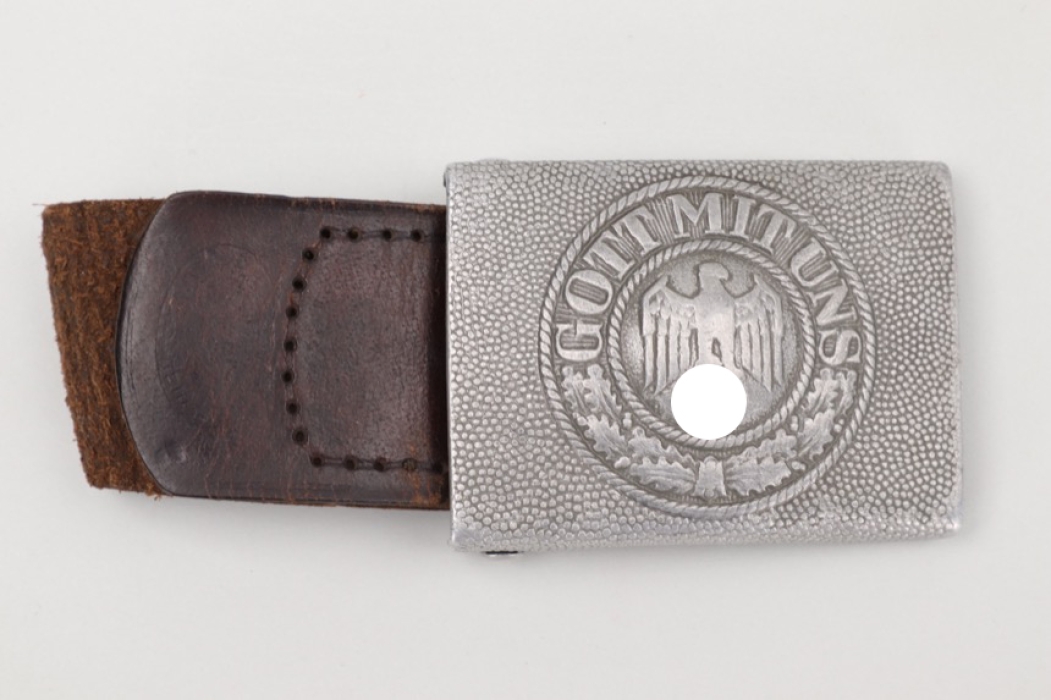 Heer EM/NCO field buckle with leather tab - R.S.&S.