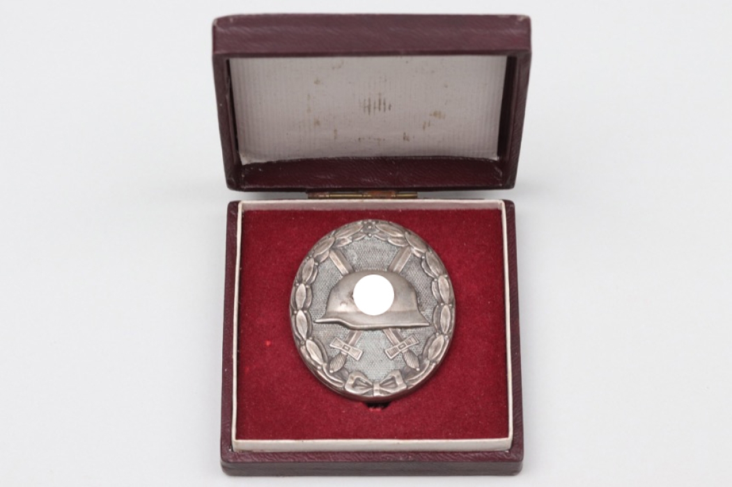 Wound Badge in silver in case - tombak