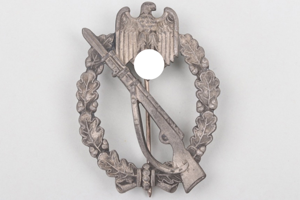 Infantry Assault Badge in silver