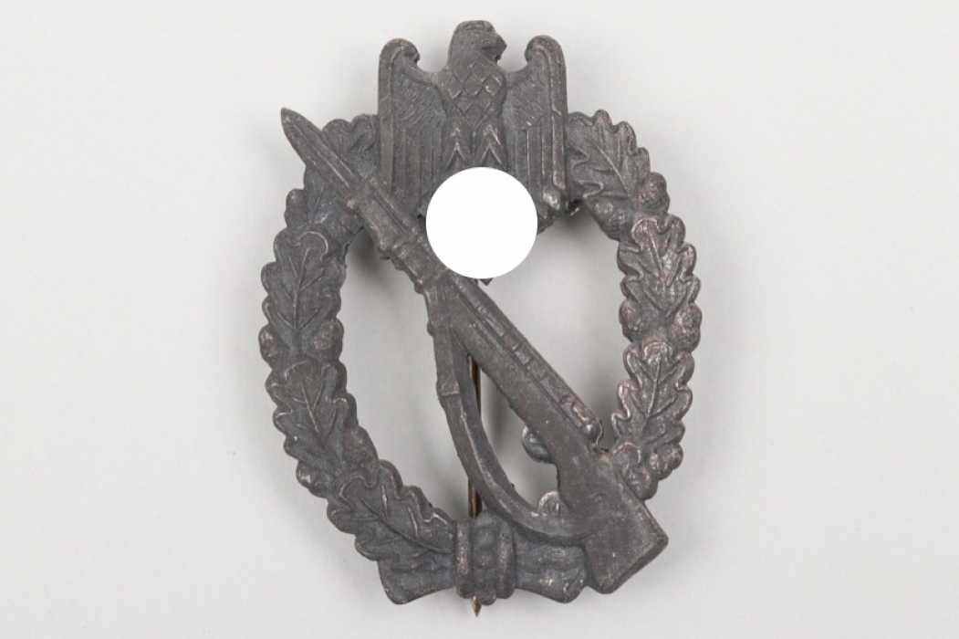 Infantry Assault Badge in silver - semi-hollow