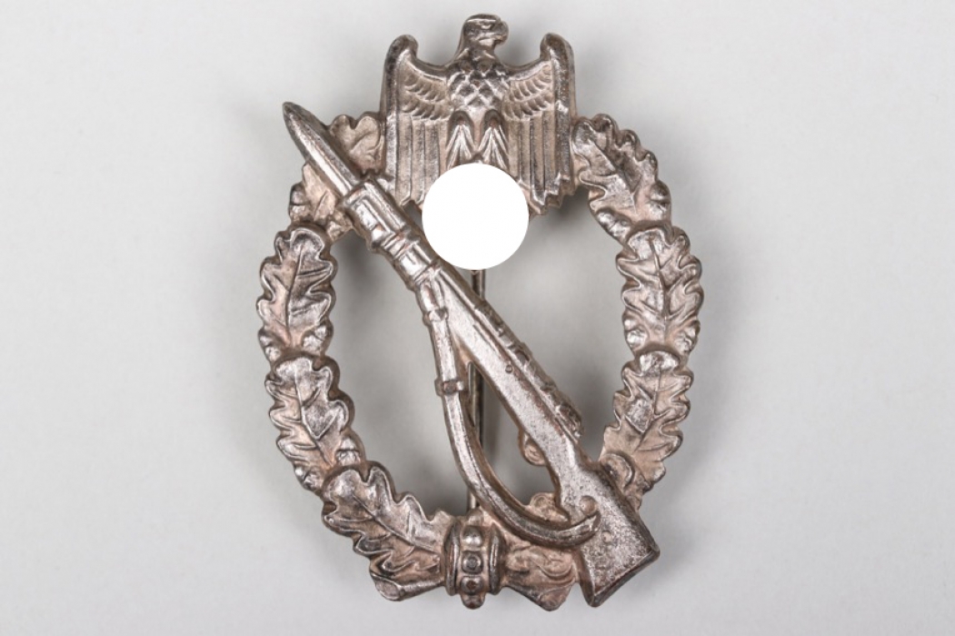 Infantry Assault Badge in silver